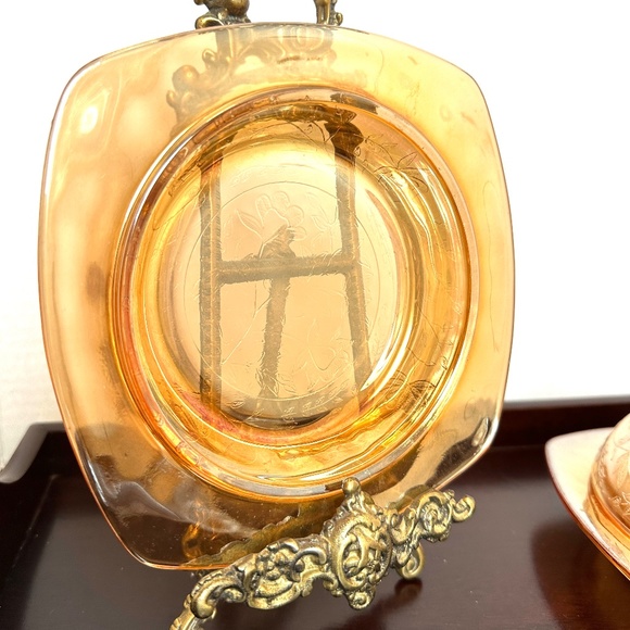 1950s Jeannette Glass Company Floragold butter dish & cover - Picture 2 of 5